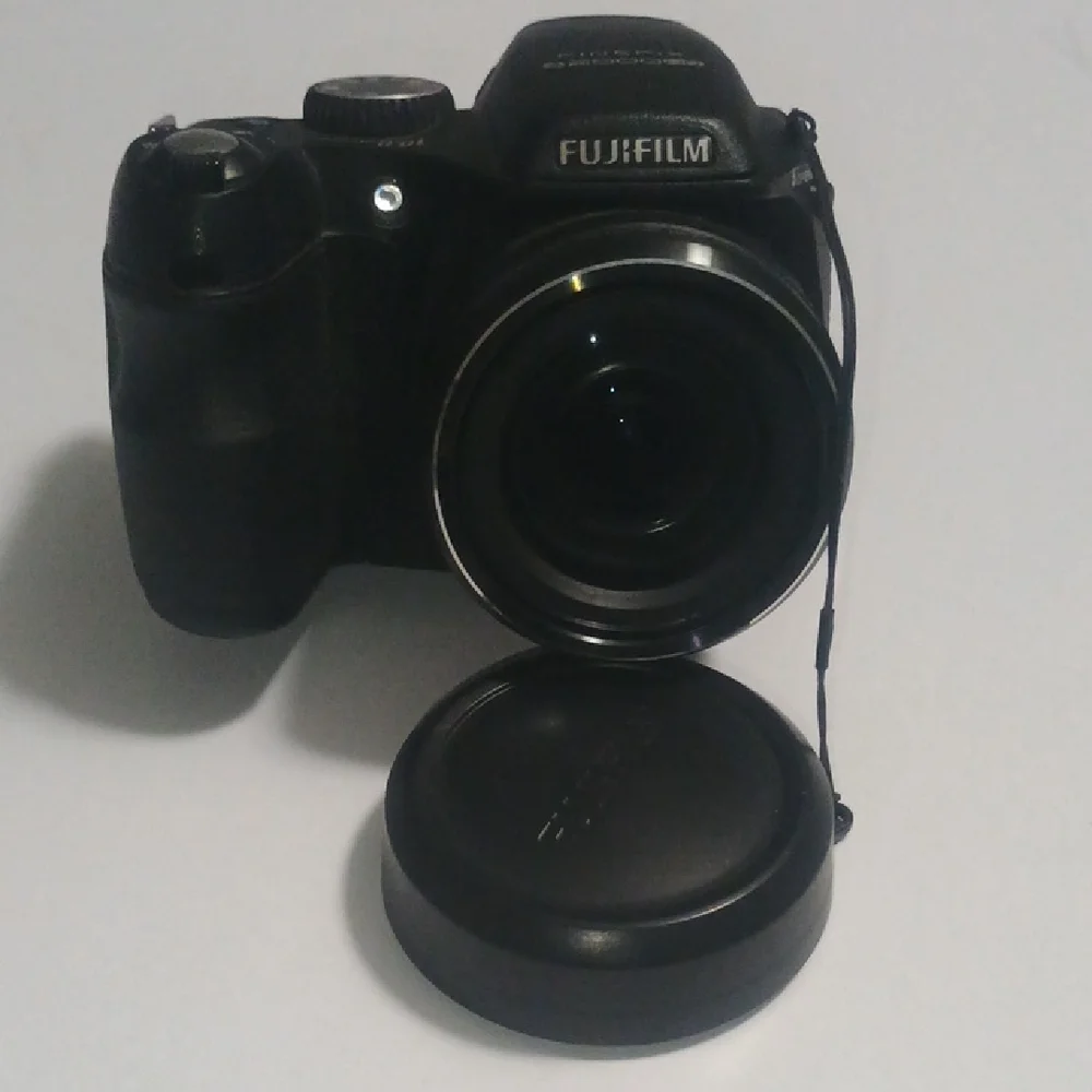 Fujifilm FinePix S2000HD Black Digital Camera Kit